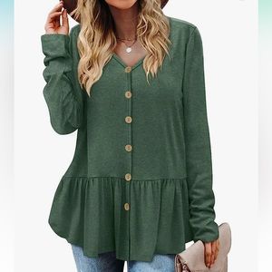 Wiholl women’s XL light green top with buttons NWT